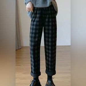 Aritzia - The Group Babaton - CROPPED ELASTIC WAIST PANT